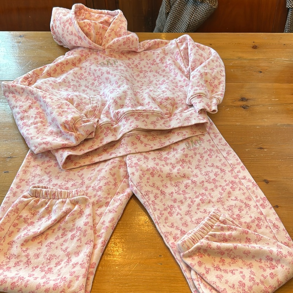 Girls gap sweatsuit Collab with Love Shack fancy